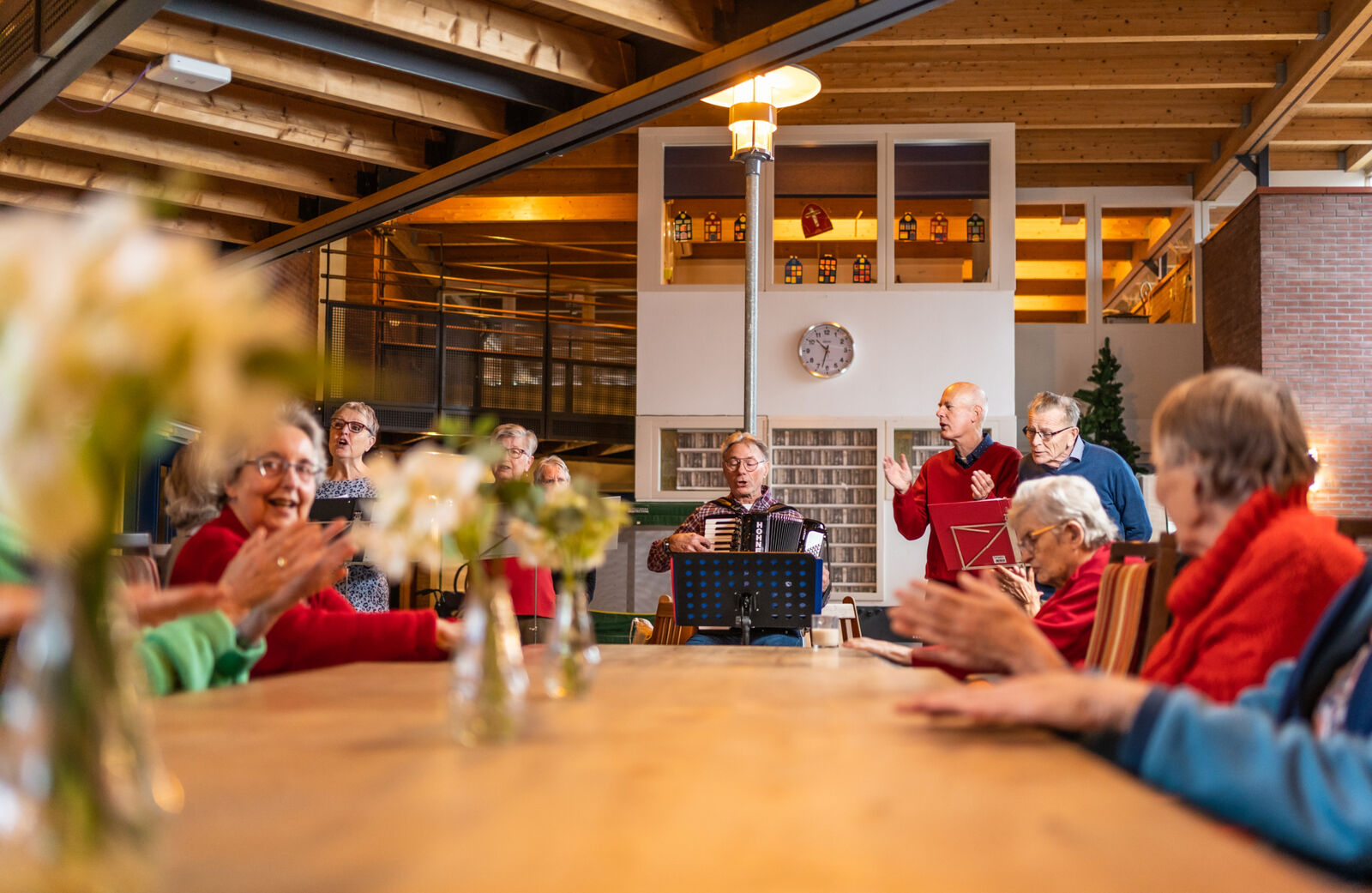 Meridiaan zingen in hal 1