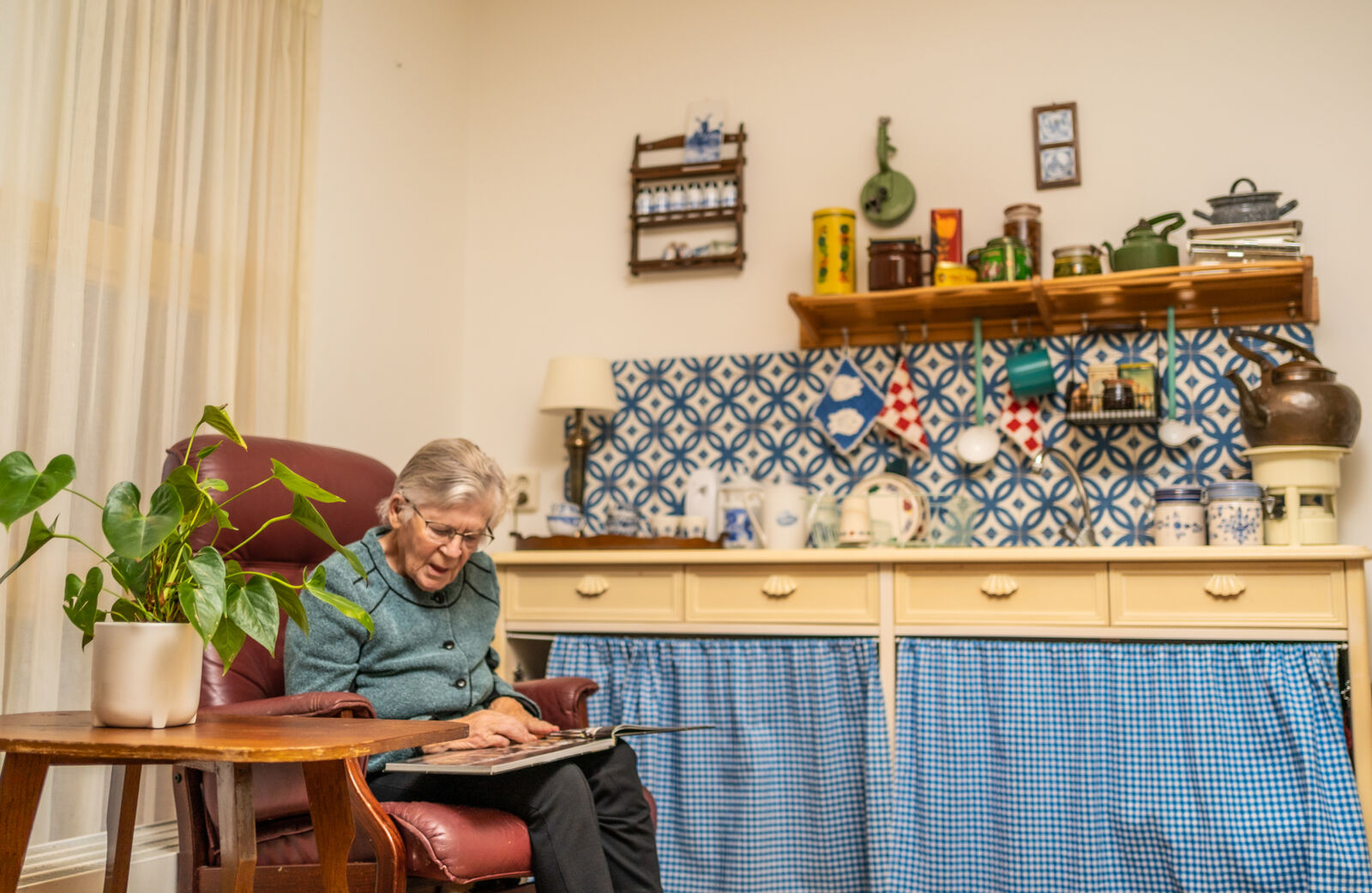 Meridiaan oud keukenhoekje met bewoner 1