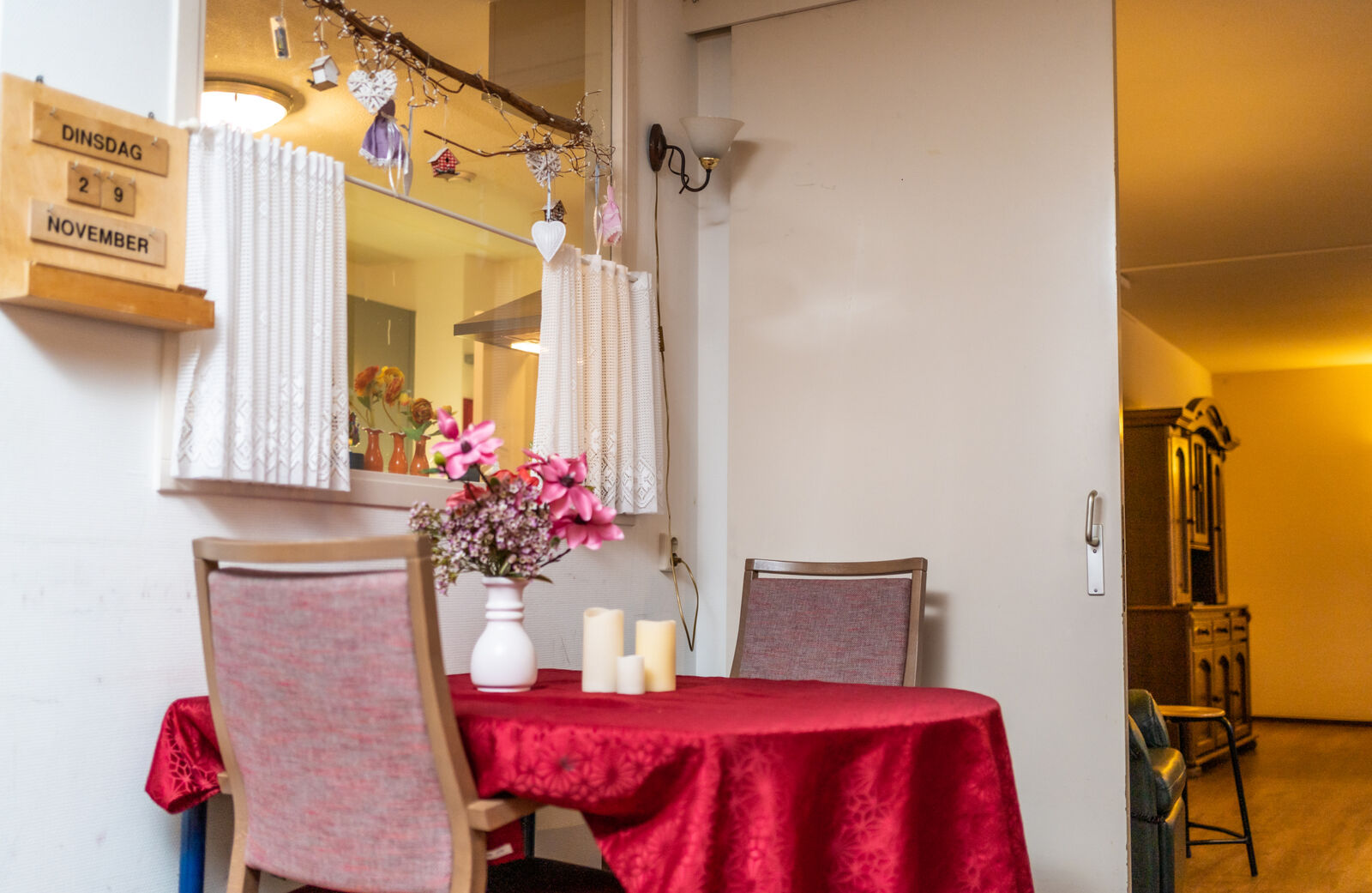 Meridiaan huiskamer 7 eettafelhoekje