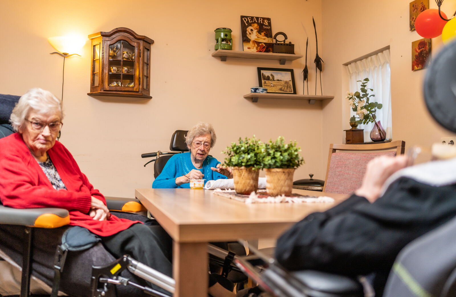 Meridiaan huiskamer 3 met bewoners