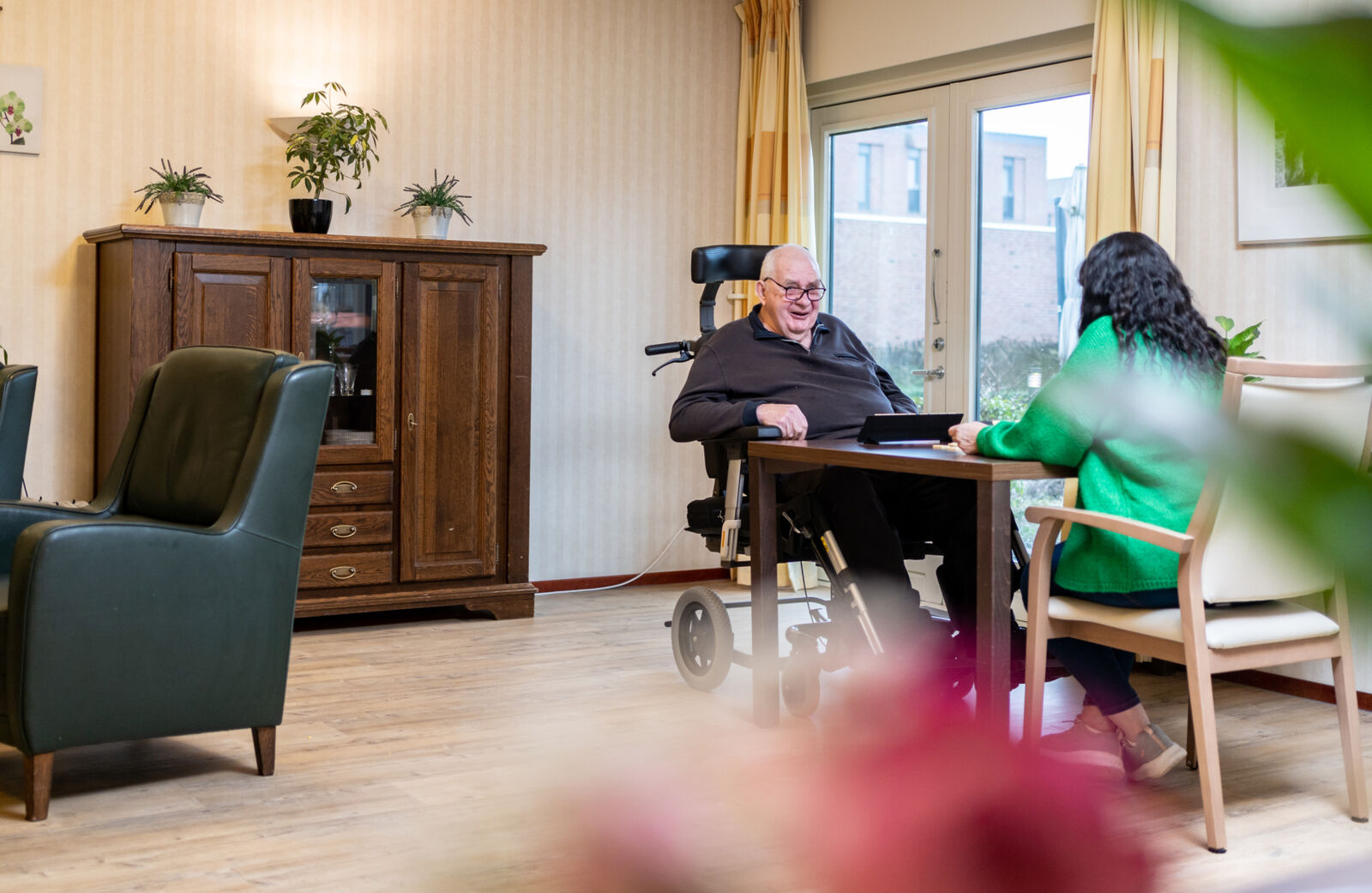 Bewoners in huiskamer De Beuk Liemerije Zevenaar 1